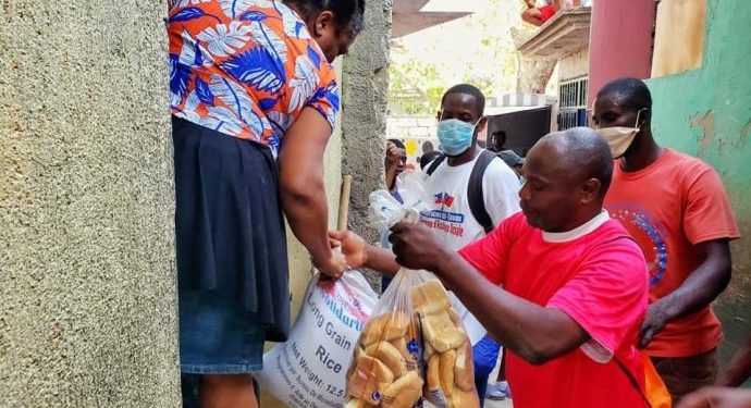 Coronavirus :  Le FAES poursuit cette vaste distribution de nourritures promises par l’administration Moïse/Jouthe