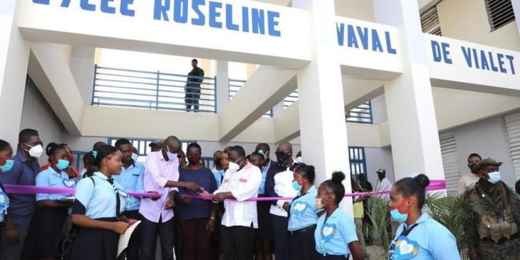 Haïti-Éducation : Le lycée Roseline Vaval de Petit-Goâve inauguré par le Président Jovenel Moïse