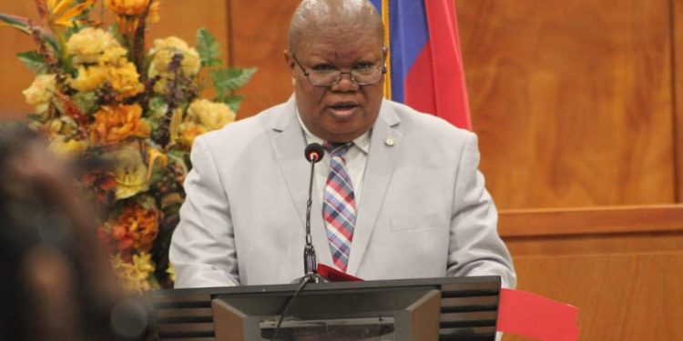 Le juge René Sylvestre rejette la position de ses collègues visant à remplacer Jovenel Moïse