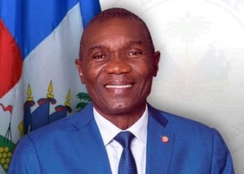 Joseph Lambert semble accorder les violons pour diriger la République