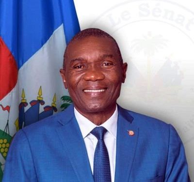 Joseph Lambert semble accorder les violons pour diriger la République