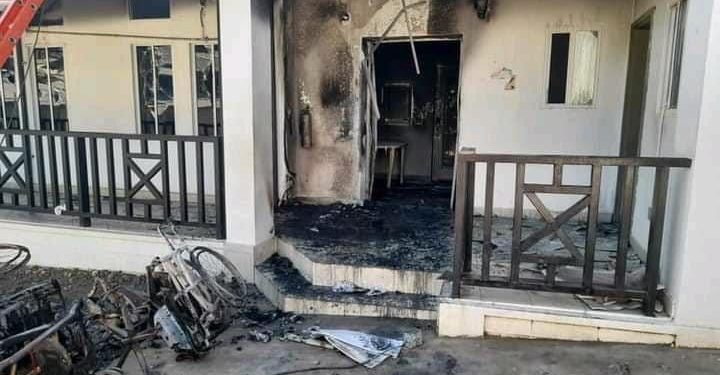 Insécurité : Des groupes armés ont incendié et vandalisé l’hôpital Sacré-Cœur de Milot 