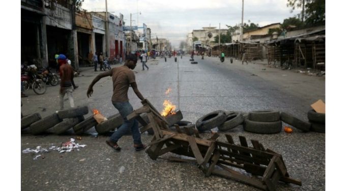 L’entrée en vigueur des nouveaux prix du carburant a confronté à la mobilisation populaire