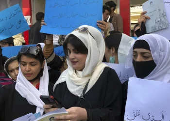 Afghanistan : les femmes interdites de prendre l’avion sans accompagnateur masculin