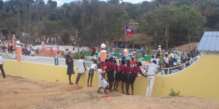 Haïti-Infrastructure: Une place publique portant le nom de Jovenel Moïse, inaugurée à Mombin Crochu