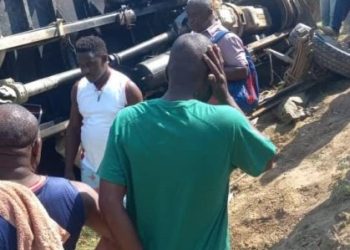 Tragique accident à Thomassique : trois morts et plusieurs blessés après le renversement d’un camion transportant des commerçants