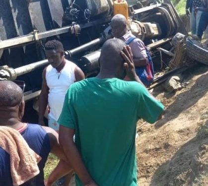 Tragique accident à Thomassique : trois morts et plusieurs blessés après le renversement d’un camion transportant des commerçants