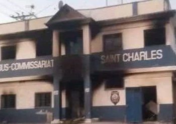 Haïti : un commissariat de Carrefour  incendié par des gangs armés