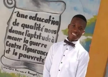 Décès tragique d’un étudiant de l’UEH en pleine présentation : conséquence de la terreur des gangs ou le laxisme de l’État », selon des observateurs