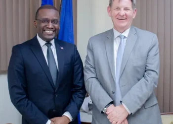 Coopération : l’ambassadeur des États-Unis en Haïti visite le directeur général de l’ULCC pour renforcer la lutte contre la corruption
