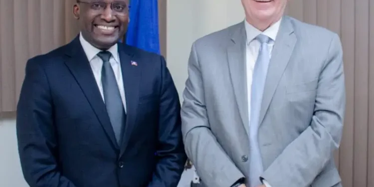 Coopération : l’ambassadeur des États-Unis en Haïti visite le directeur général de l’ULCC pour renforcer la lutte contre la corruption