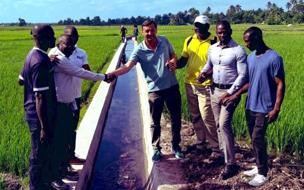 Développement dans le Sud : l’ambassadeur Antoine Michon a visité des projets soutenus par la France