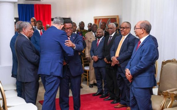 Le Premier ministre Alix Didier Fils-Aimé salue l’entrée en fonction du Président du CPT, Fritz Alphonse Jean