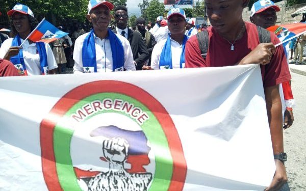 18 Mai : le parti Émergence Patriotique de René Civil célèbre en grande pompe le bicolore à de Delmas