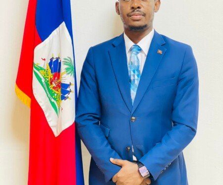 1er mai : Le Secrétaire d’État Bendjy Tilyas rend hommage à la jeunesse et aux travailleurs haïtiens