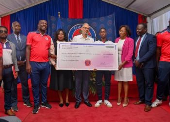 Mondial U-17 : Le Premier ministre Fils-Aimé octroie 100 millions de gourdes à la sélection nationale