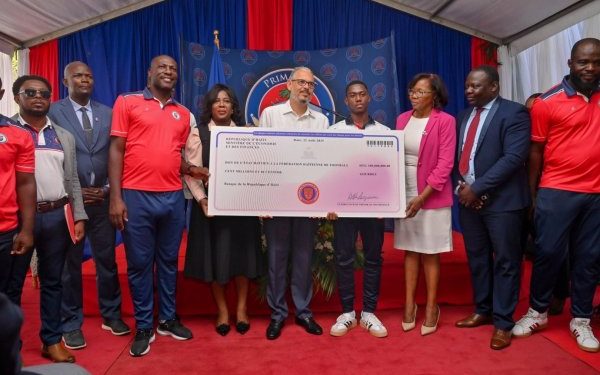 Mondial U-17 : Le Premier ministre Fils-Aimé octroie 100 millions de gourdes à la sélection nationale