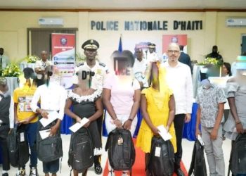 Le Premier ministre Alix Didier Fils-Aimé rend hommage aux policiers tombés en service