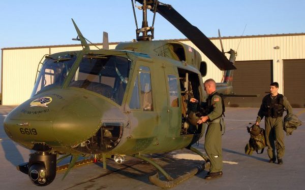 Haïti – Sécurité : Les États-Unis offrent deux hélicoptères Bell UH-1N au contingent salvadorien de la FRG