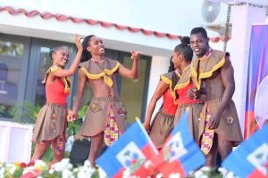 Des artistes en prestation en la circonstance