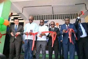 Les principaux participants de la cérémonie 