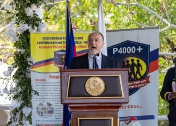 Le chargé d’affaires américain, Dennis Hankins Wooster