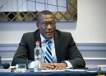 “Vaste plaisanterie” : le Dr Josué Pierre-Louis conteste la décision des cinq conseillers présidentiels