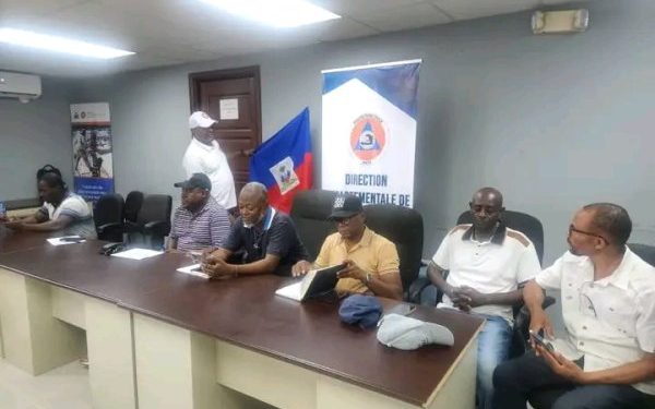 Haïti – Assistance sociale : le FAES distribue 10 000 kits alimentaires dans le Sud pour les fêtes pascales