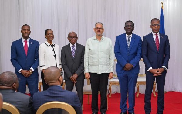 Gouvernance : le Premier ministre Alix Didier Fils-Aimé installe cinq nouveaux membres de la CNMP
