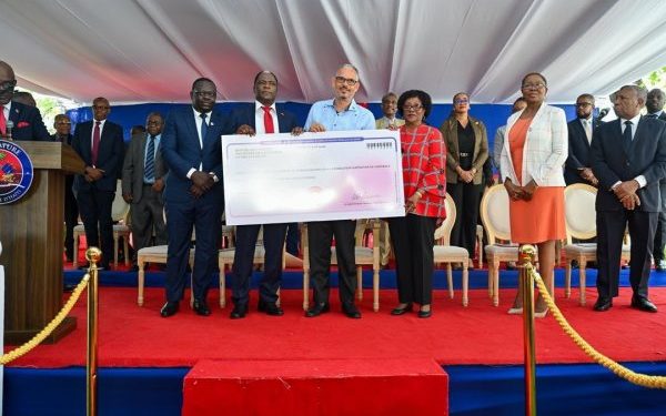 Haïti – Mondial 2026 : le Gouvernement remet 528 millions de gourdes à la Fédération haïtienne de football