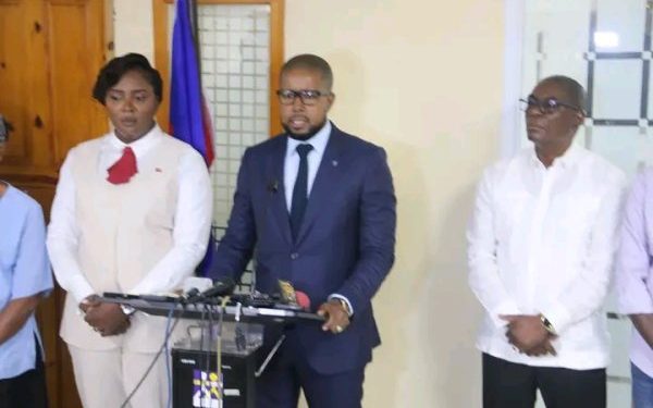 Haïti : le Gouvernement fixe le salaire minimum à 1 000 gourdes par jour et annonce des mesures d’accompagnement