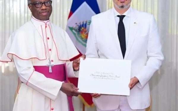 Haïti – Diplomatie : Alix Didier Fils-Aimé reçoit les lettres de créance du Nonce apostolique du Vatican, Jude Thaddeus Okolo