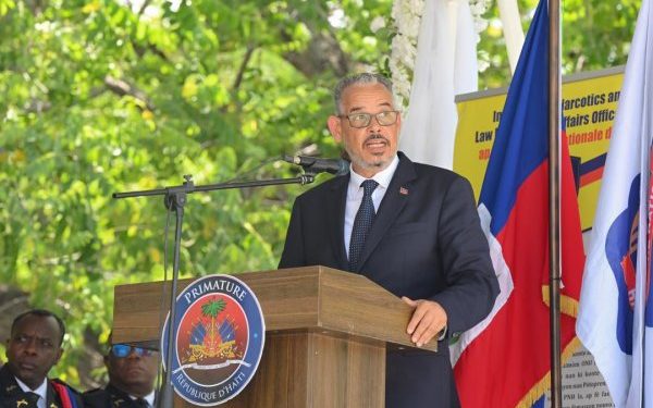 Haïti : Alix Didier Fils-Aimé préside la graduation de 1 192 nouveaux policiers de la PNH