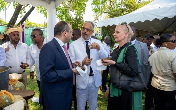 Haïti : Champ de Mars : le retour du corps diplomatique marque le 1er mai