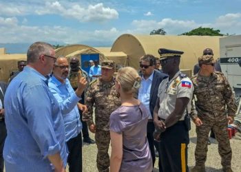 Rétablissement de la sécurité : le Premier ministre Alix Didier Fils-Aimé en visite à la base de la Force de Répression des Gangs à Tabarre