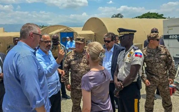 Rétablissement de la sécurité : le Premier ministre Alix Didier Fils-Aimé en visite à la base de la Force de Répression des Gangs à Tabarre