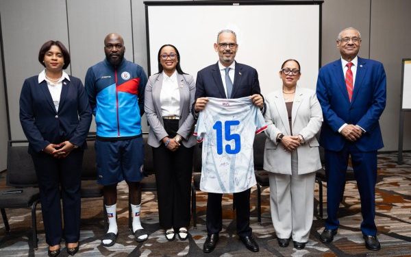 Coupe du Monde 2026 : le Premier ministre visite les Grenadiers avant leur premier match