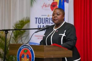 la ministre du Tourisme et des Industries créatives, Stéphanie Smith
