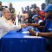 Haïti – Élections : le Premier ministre montre la voie en s’inscrivant au registre électoral