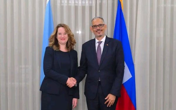 Haïti : Alix Didier Fils-Aimé échange avec la directrice générale de l’OIM sur le retour et la réintégration des migrants